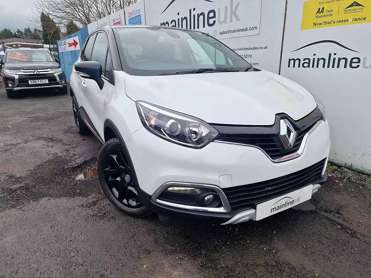 Used 2017 Renault Captur Iconic Nav White - Interior and Exterior details 5