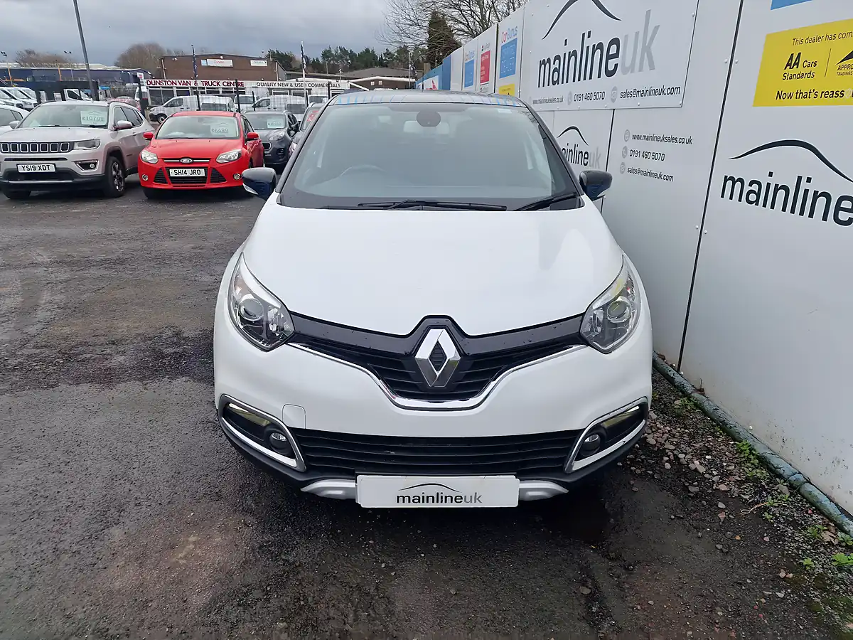 Used 2017 Renault Captur Iconic Nav White - Interior and Exterior details 6