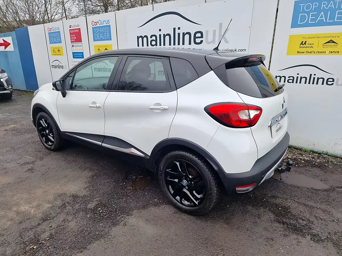 Used 2017 Renault Captur Iconic Nav White - Interior and Exterior details 8