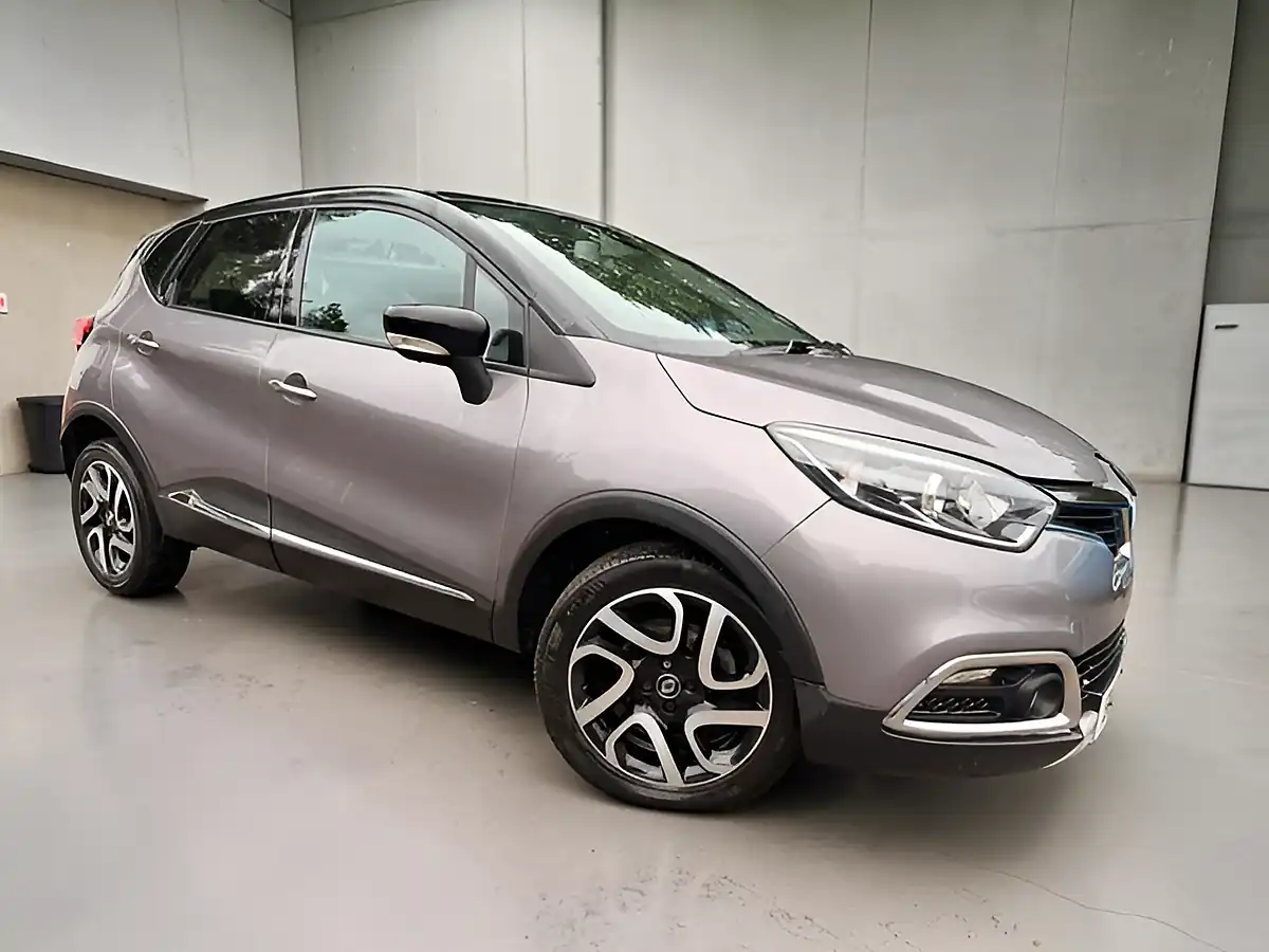 Used 2017 Renault Captur Signature Nav Grey - Front View