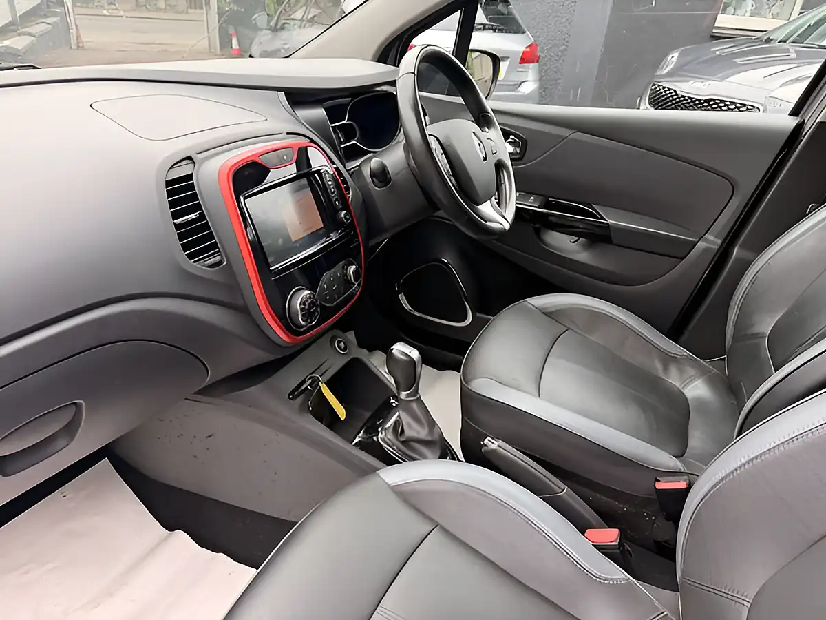 Used 2017 Renault Captur Signature Nav Grey - Interior and Exterior details 11
