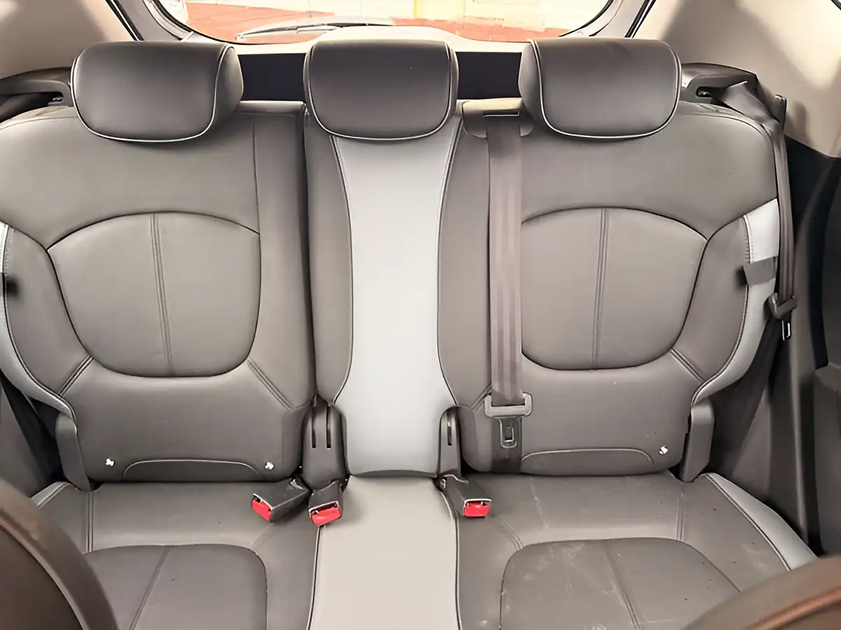 Used 2017 Renault Captur Signature Nav Grey - Interior and Exterior details 12