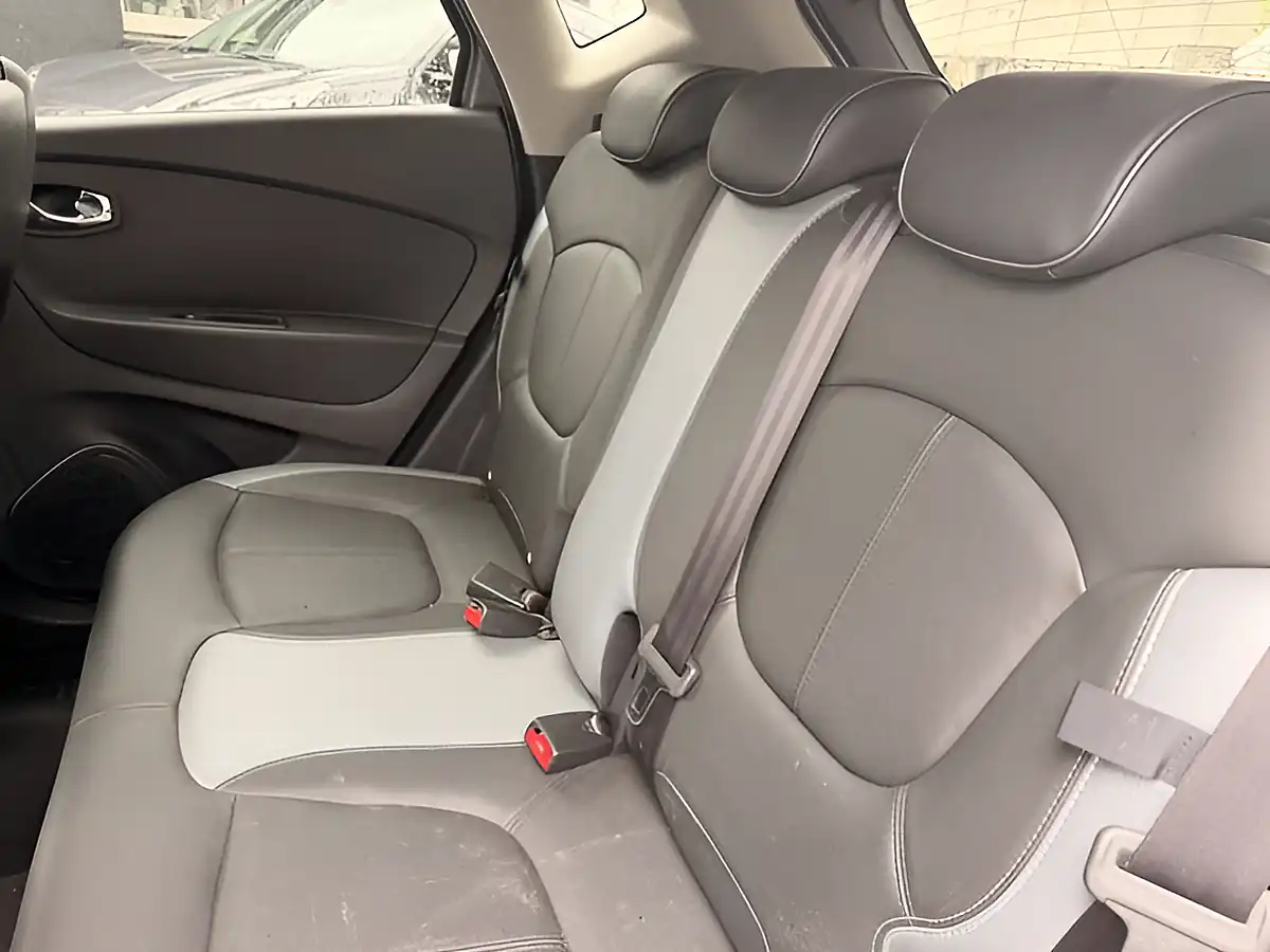 Used 2017 Renault Captur Signature Nav Grey - Interior and Exterior details 13