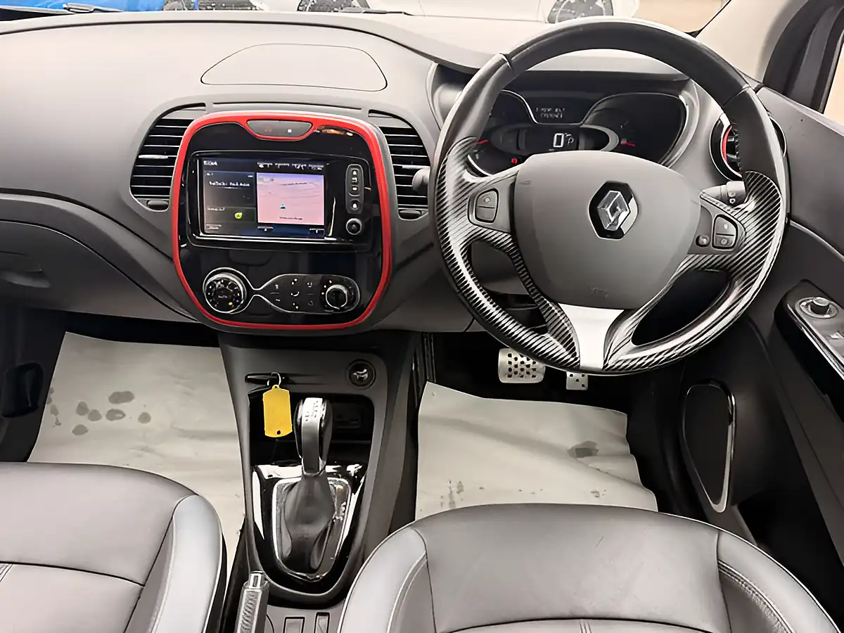 Used 2017 Renault Captur Signature Nav Grey - Interior and Exterior details 14