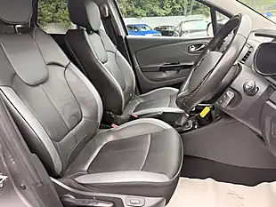 Used 2017 Renault Captur Signature Nav Grey - Interior and Exterior details 15