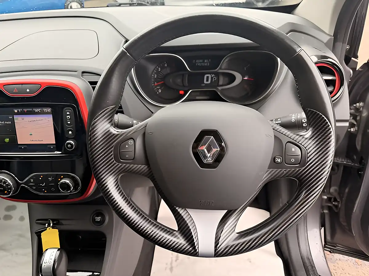 Used 2017 Renault Captur Signature Nav Grey - Interior and Exterior details 16