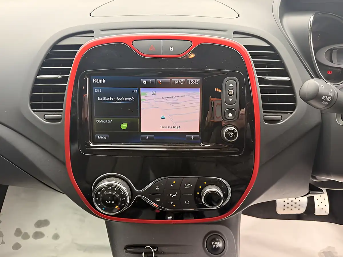 Used 2017 Renault Captur Signature Nav Grey - Interior and Exterior details 17