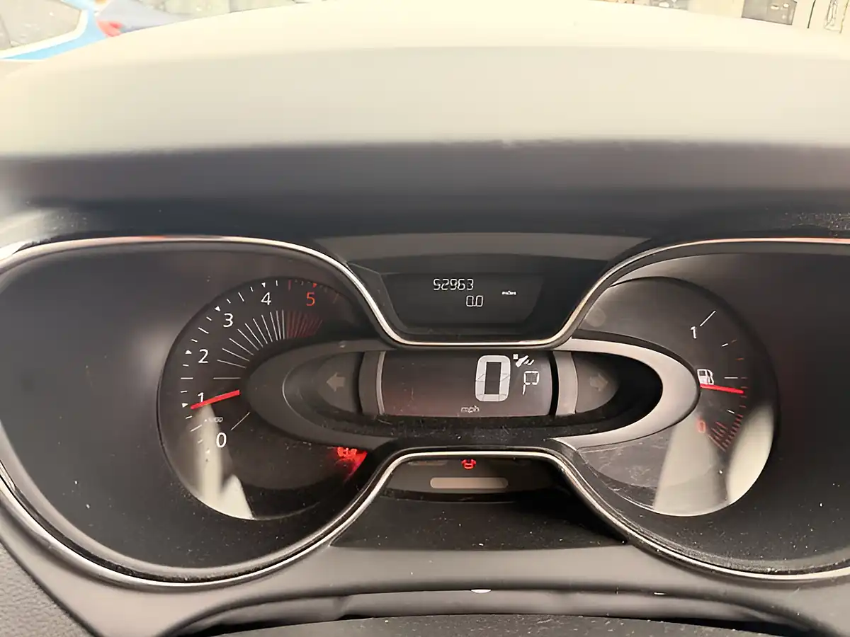 Used 2017 Renault Captur Signature Nav Grey - Interior and Exterior details 19