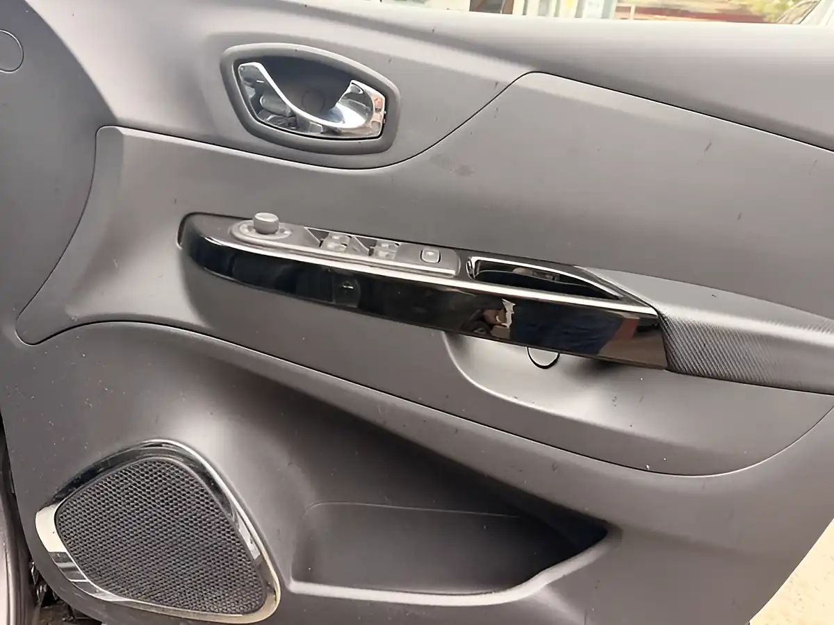 Used 2017 Renault Captur Signature Nav Grey - Interior and Exterior details 20