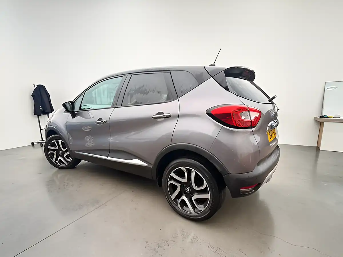 Used 2017 Renault Captur Signature Nav Grey - Interior and Exterior details 4
