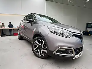 Used 2017 Renault Captur Signature Nav Grey - Interior and Exterior details 5