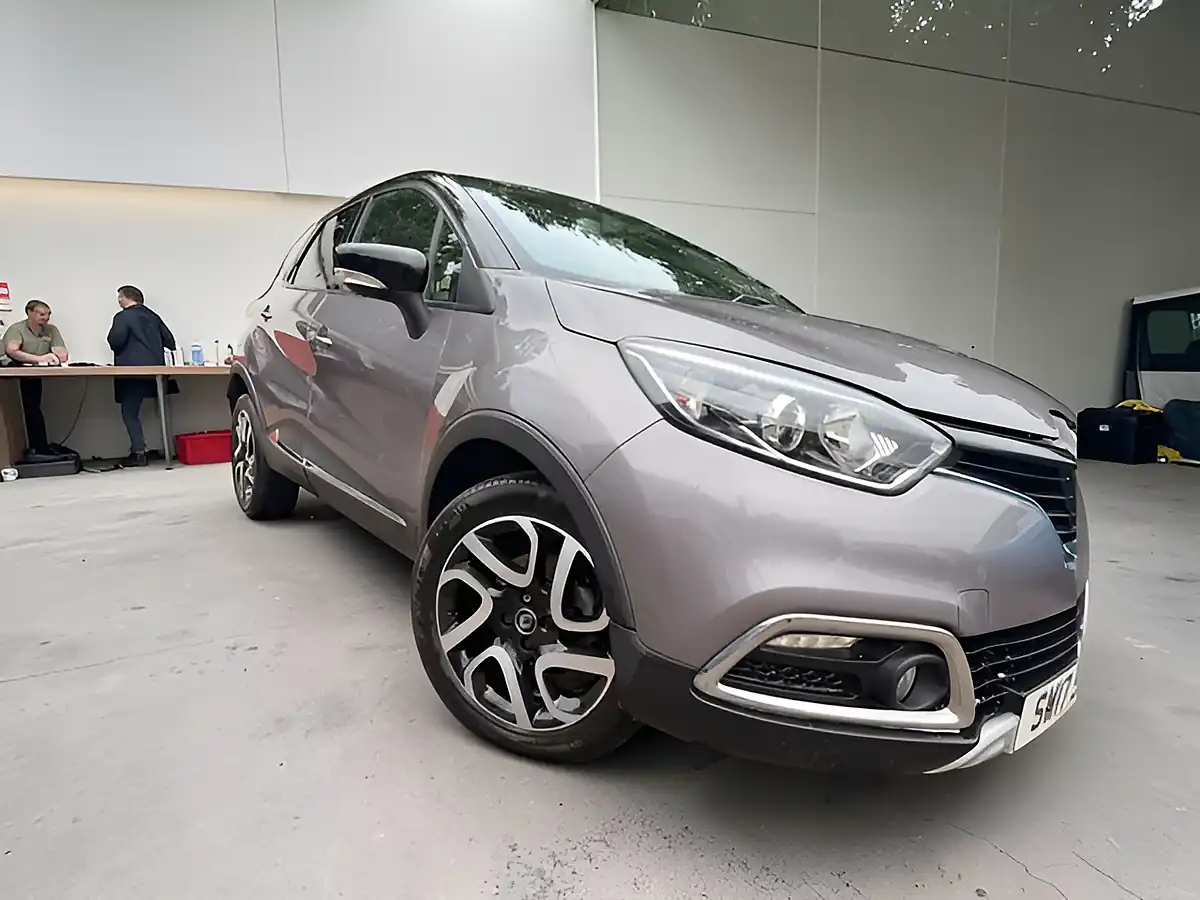 Used 2017 Renault Captur Signature Nav Grey - Interior and Exterior details 5