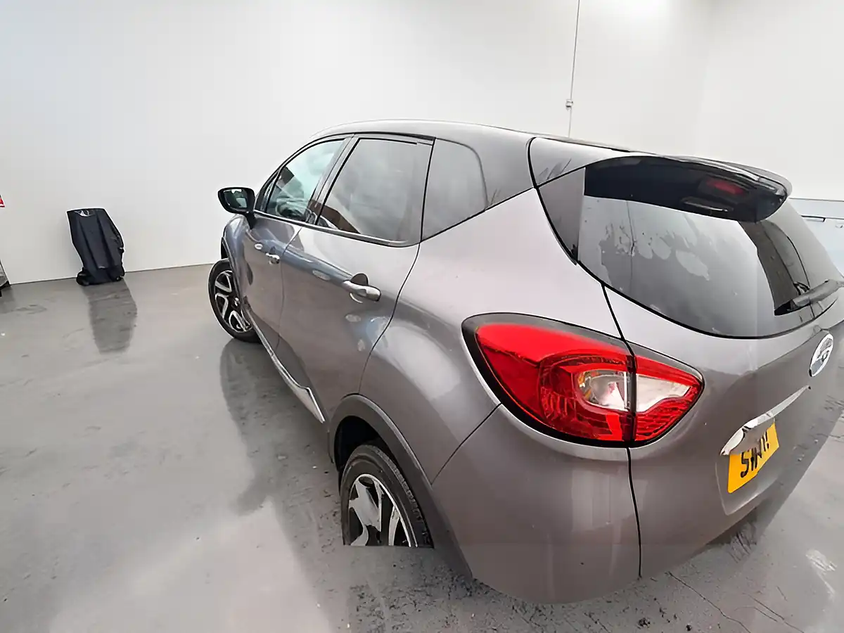 Used 2017 Renault Captur Signature Nav Grey - Interior and Exterior details 8