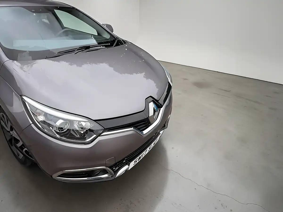 Used 2017 Renault Captur Signature Nav Grey - Interior and Exterior details 9