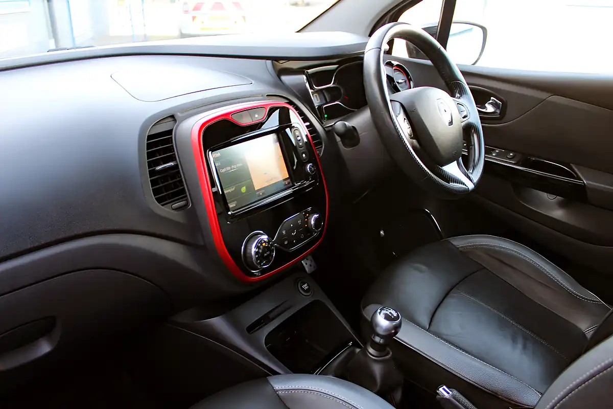 Used 2017 Renault Captur Signature Nav Grey - Interior and Exterior details 14