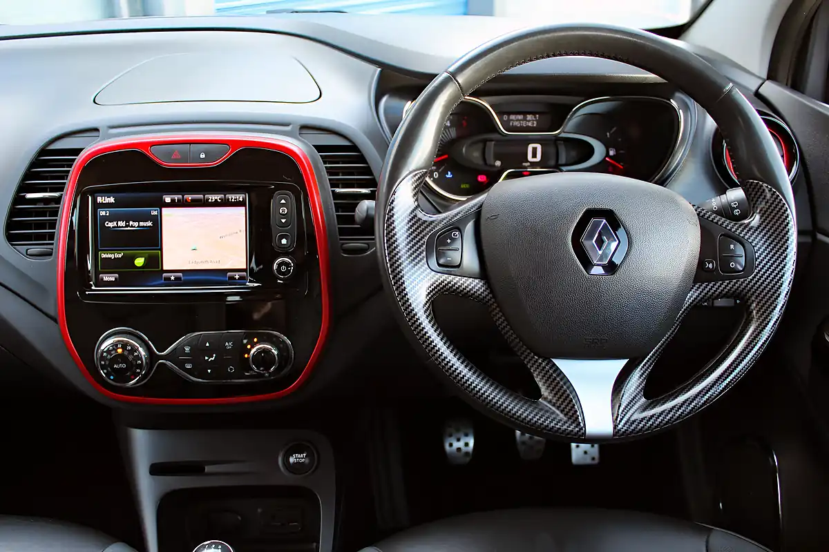Used 2017 Renault Captur Signature Nav Grey - Interior and Exterior details 15