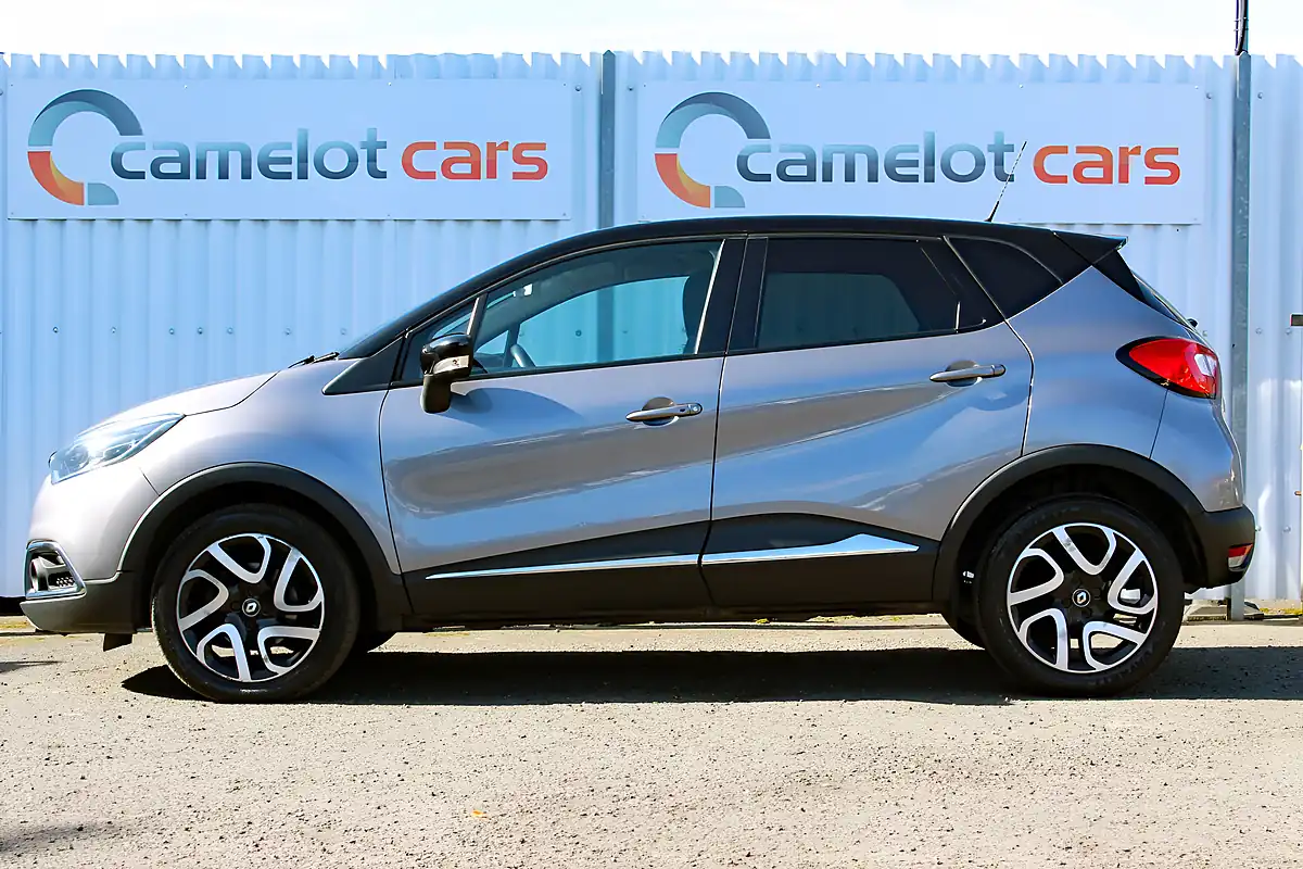 Used 2017 Renault Captur Signature Nav Grey - Interior and Exterior details 4