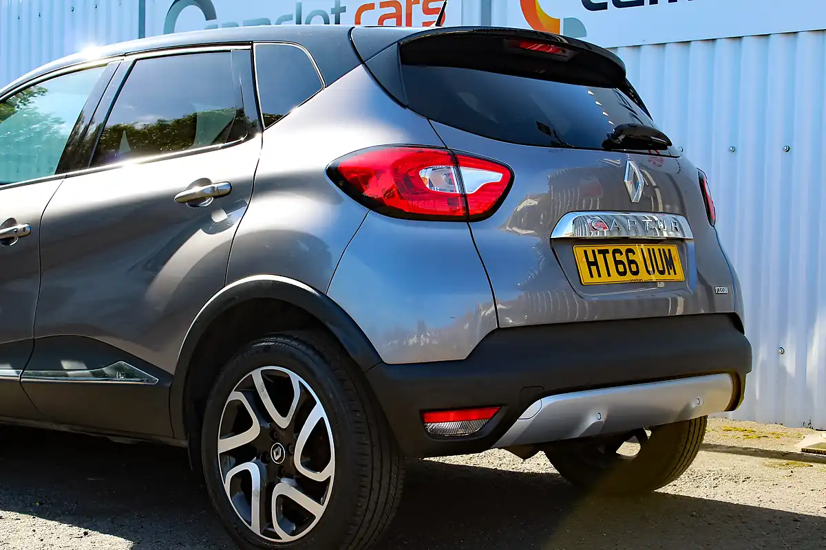 Used 2017 Renault Captur Signature Nav Grey - Interior and Exterior details 9