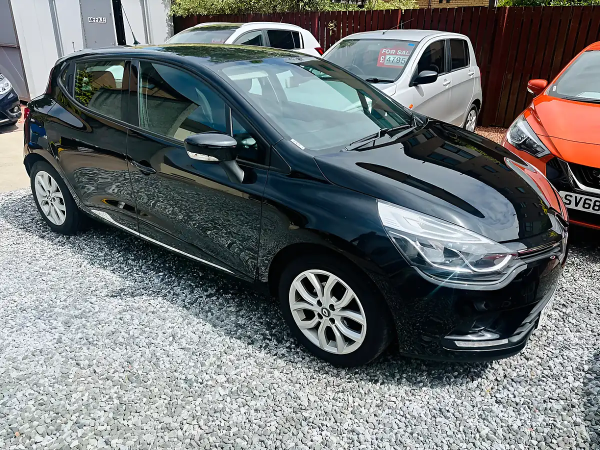 Used 2017 Renault Clio Dynamique Nav Black - Interior and Exterior details 10