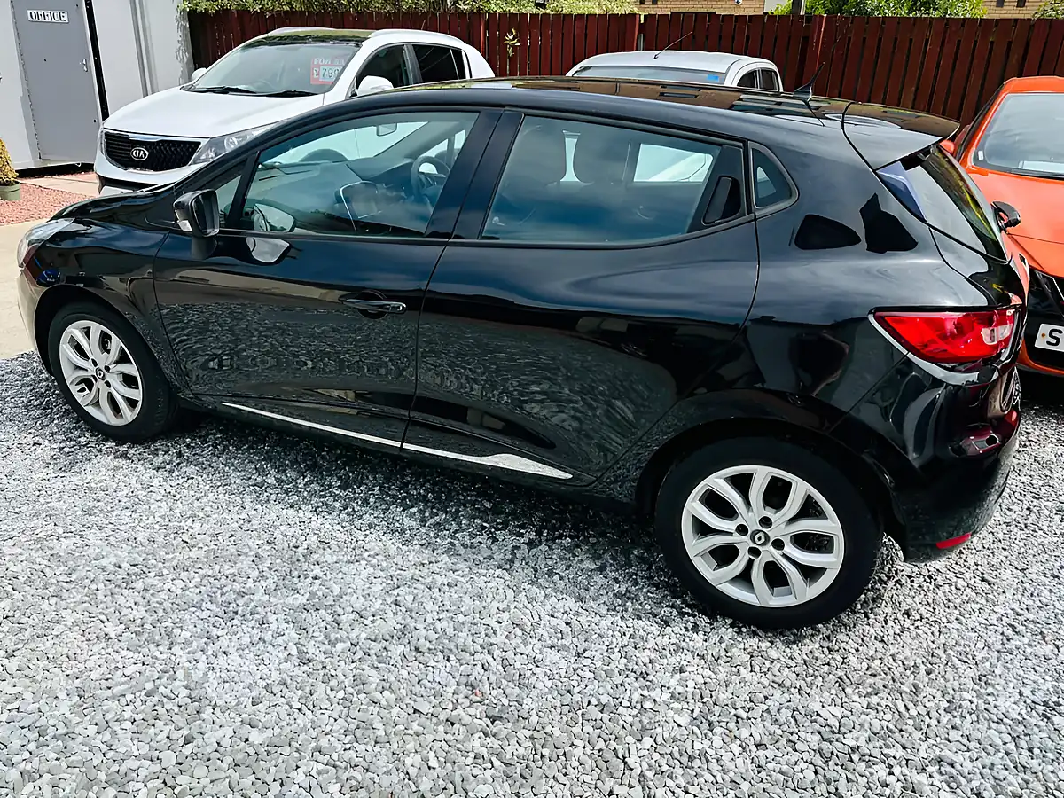 Used 2017 Renault Clio Dynamique Nav Black - Interior and Exterior details 18