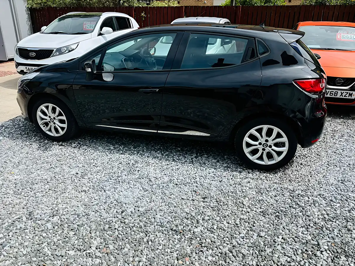 Used 2017 Renault Clio Dynamique Nav Black - Interior and Exterior details 19