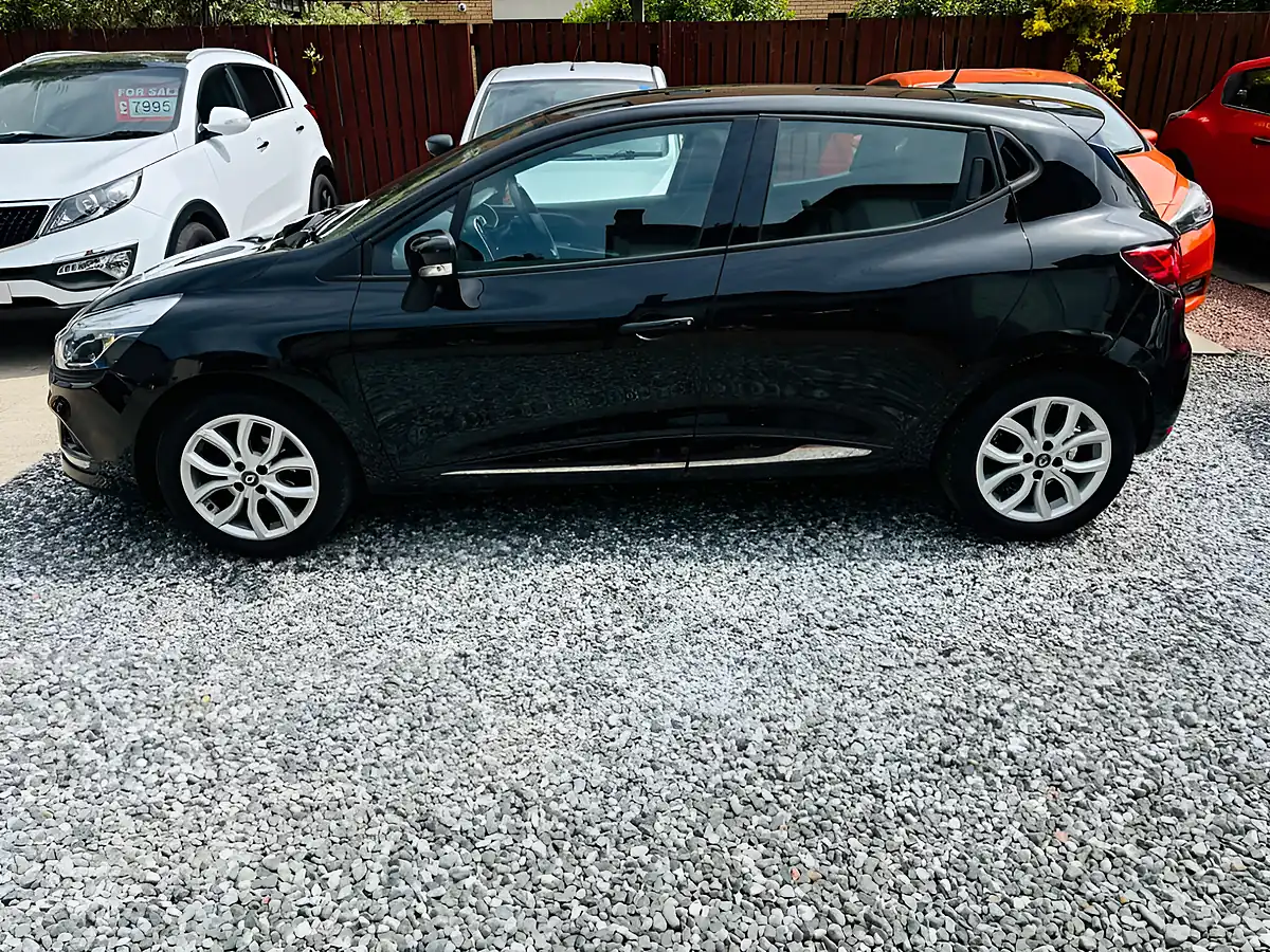 Used 2017 Renault Clio Dynamique Nav Black - Interior and Exterior details 20