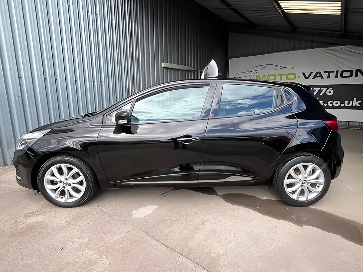 Used 2017 Renault Clio Dynamique Nav Black - Interior and Exterior details 10