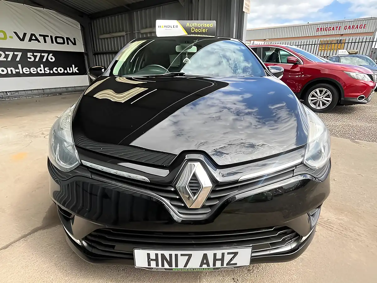 Used 2017 Renault Clio Dynamique Nav Black - Interior and Exterior details 11