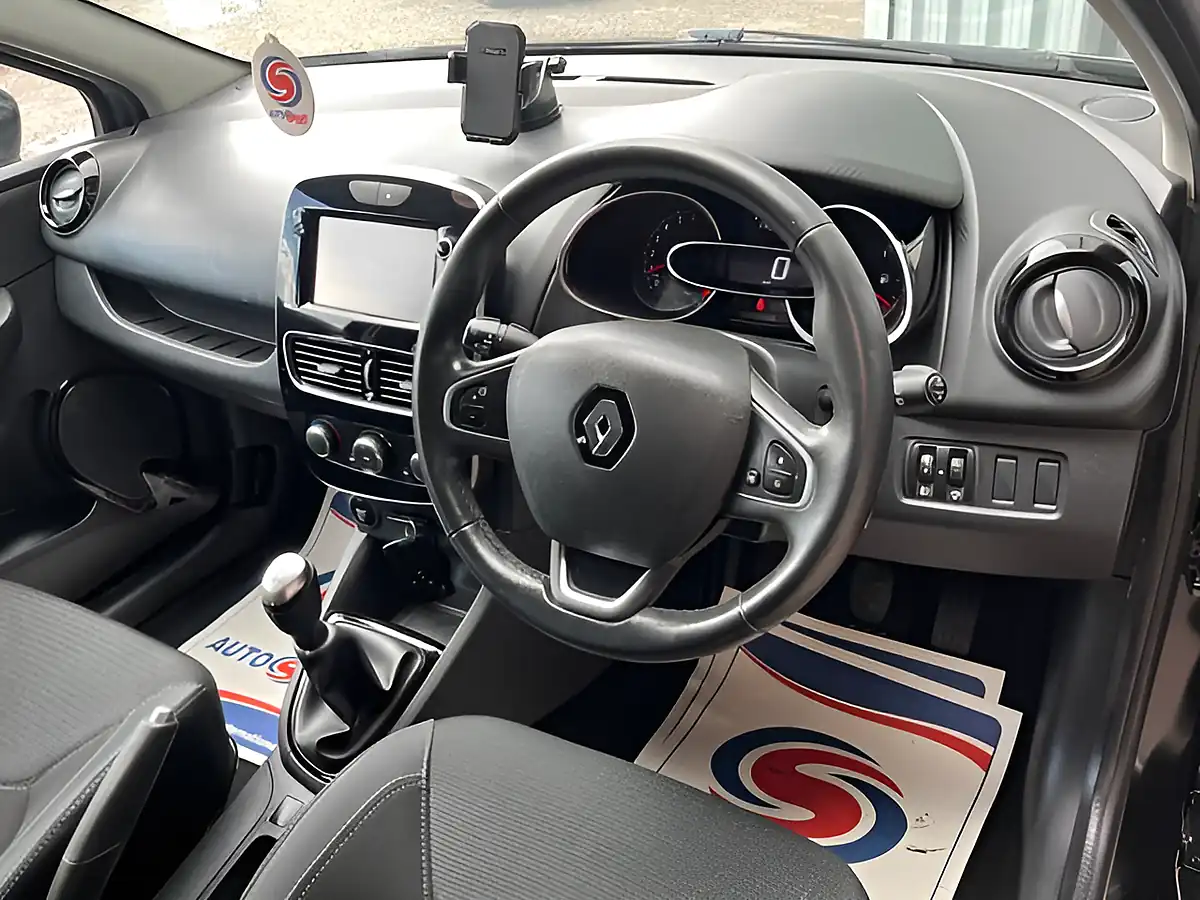 Used 2017 Renault Clio Dynamique Nav Black - Interior and Exterior details 15
