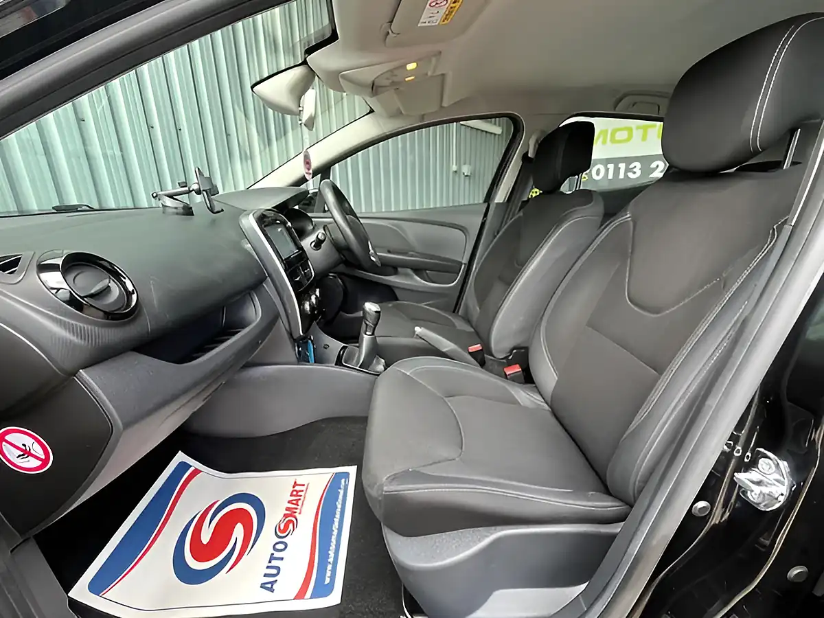 Used 2017 Renault Clio Dynamique Nav Black - Interior and Exterior details 16