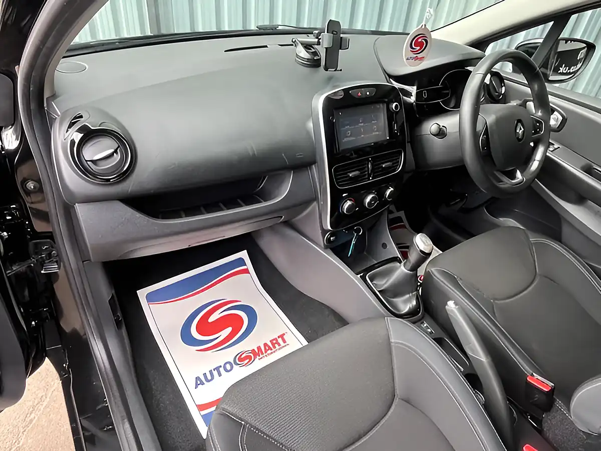Used 2017 Renault Clio Dynamique Nav Black - Interior and Exterior details 17