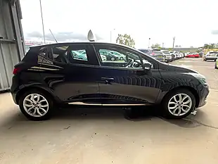 Used 2017 Renault Clio Dynamique Nav Black - Interior and Exterior details 9