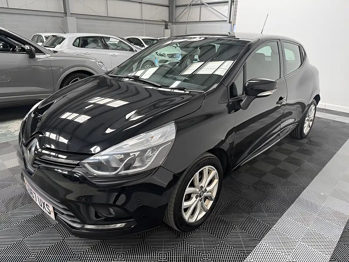 Used 2017 Renault Clio Dynamique Nav Black - Interior and Exterior details 6