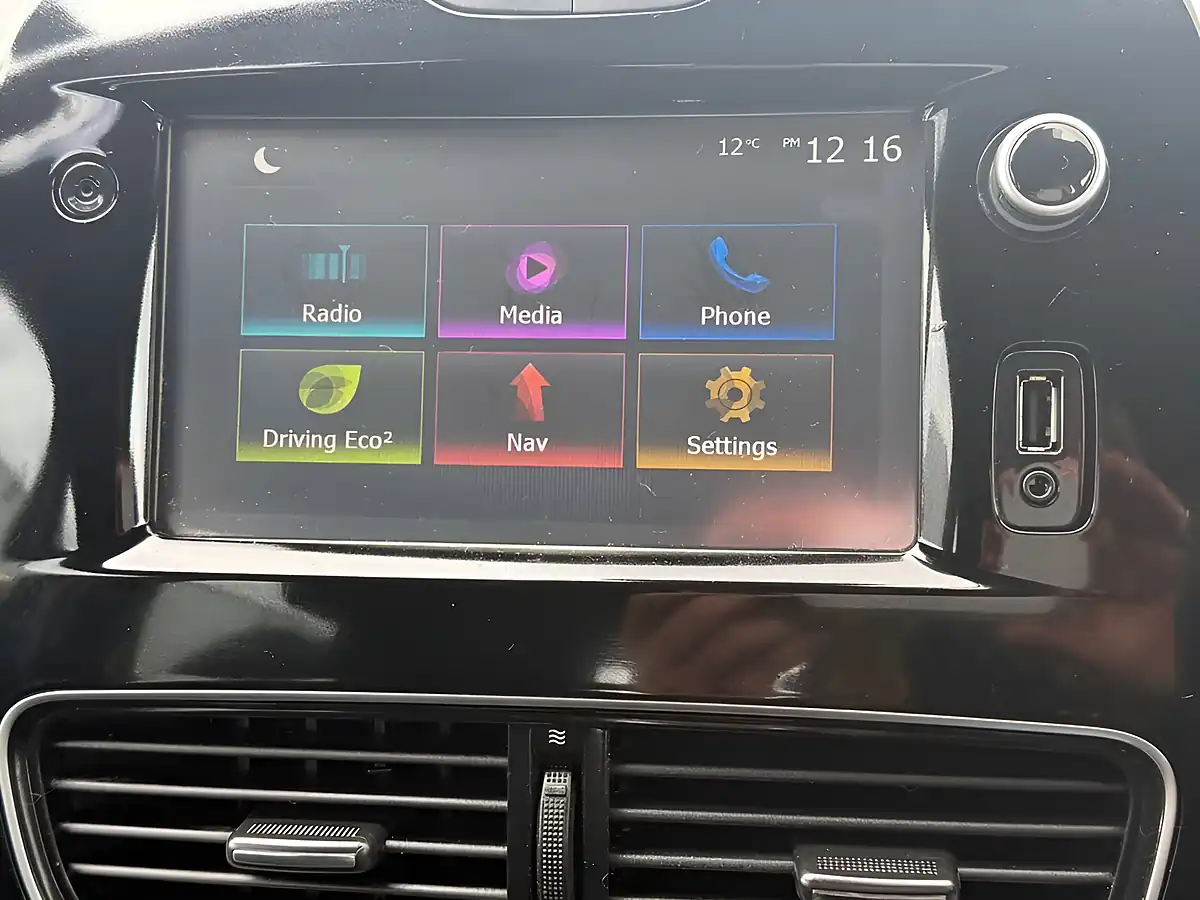 Used 2017 Renault Clio Dynamique Nav Blue - Interior and Exterior details 12