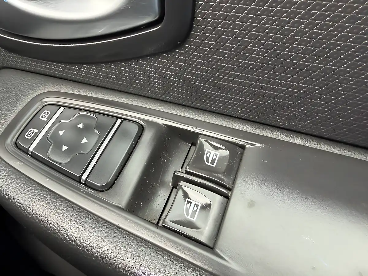 Used 2017 Renault Clio Dynamique Nav Blue - Interior and Exterior details 17