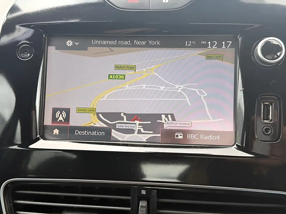 Used 2017 Renault Clio Dynamique Nav Blue - Interior and Exterior details 4
