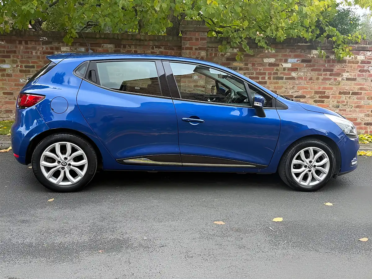 Used 2017 Renault Clio Dynamique Nav Blue - Interior and Exterior details 8