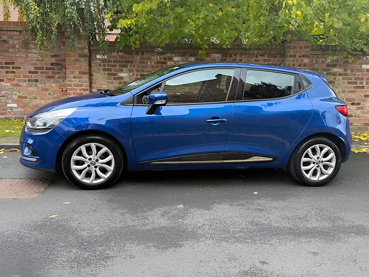 Used 2017 Renault Clio Dynamique Nav Blue - Interior and Exterior details 9
