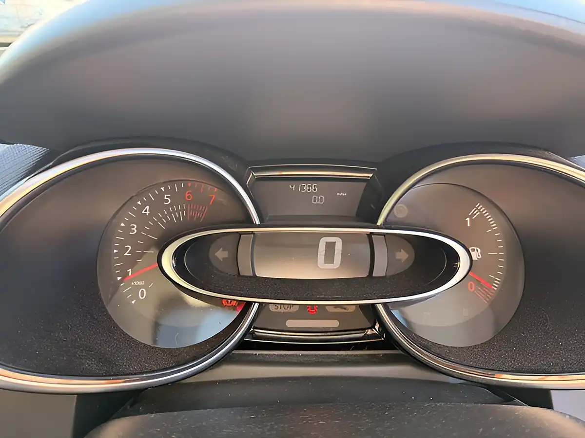 Used 2017 Renault Clio Dynamique Nav Blue - Interior and Exterior details 6