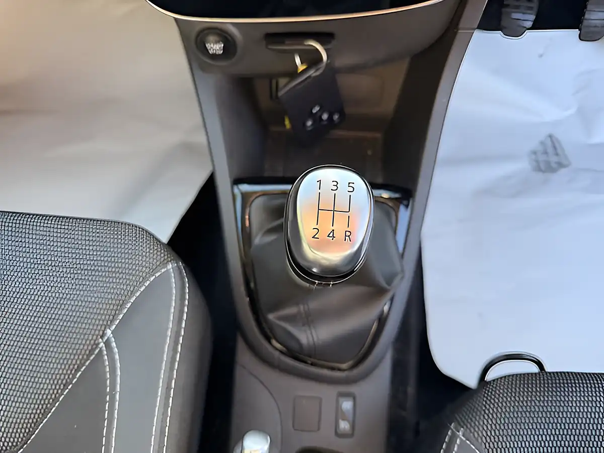 Used 2017 Renault Clio Dynamique Nav Blue - Interior and Exterior details 8