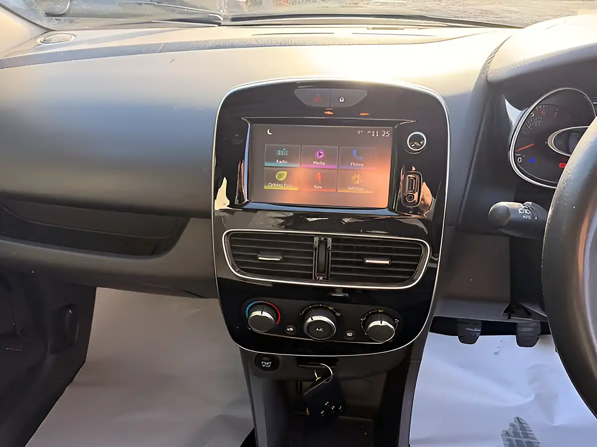 Used 2017 Renault Clio Dynamique Nav Blue - Interior and Exterior details 9