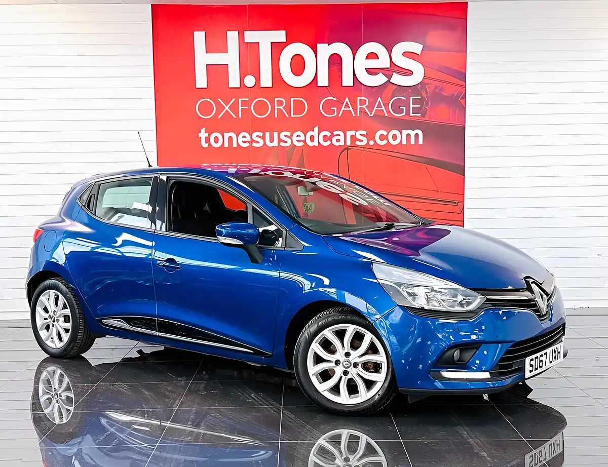 Used 2017 Renault Clio Dynamique Nav Blue - Front View