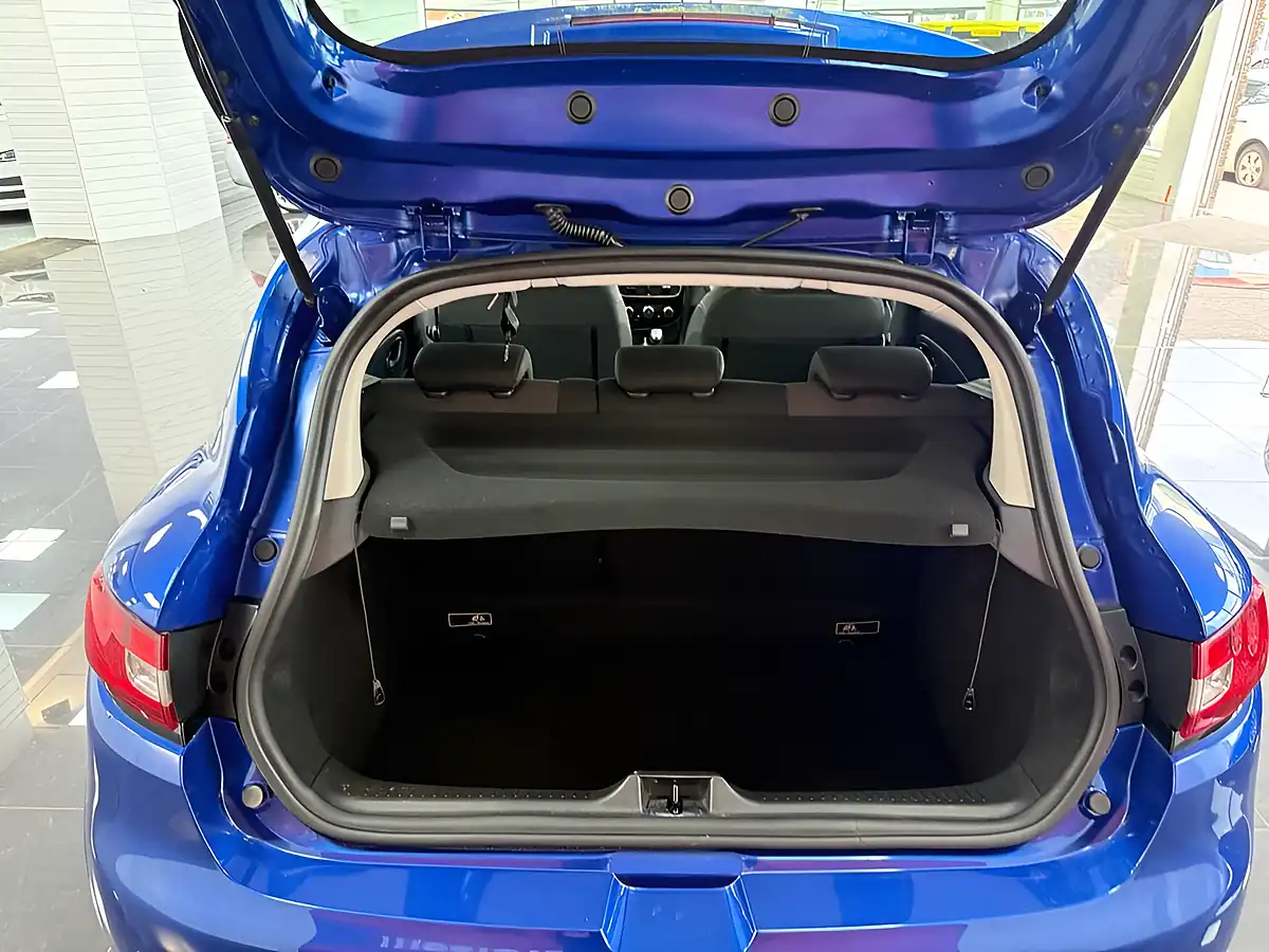 Used 2017 Renault Clio Dynamique Nav Blue - Interior and Exterior details 12