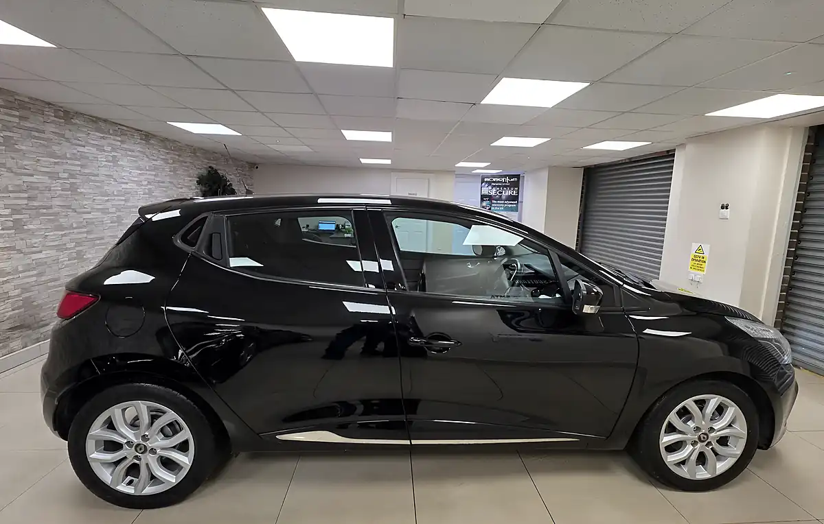 Used 2017 Renault Clio Dynamique Nav Diamond Black - Interior and Exterior details 12