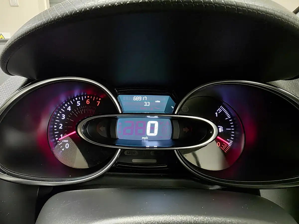Used 2017 Renault Clio Dynamique Nav Diamond Black - Interior and Exterior details 13