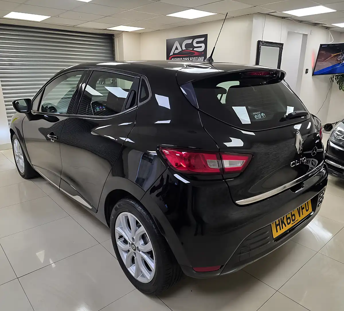 Used 2017 Renault Clio Dynamique Nav Diamond Black - Interior and Exterior details 3