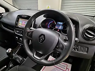 Used 2017 Renault Clio Dynamique Nav Diamond Black - Interior and Exterior details 5