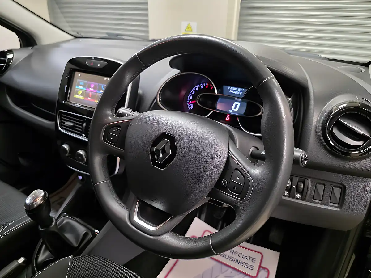 Used 2017 Renault Clio Dynamique Nav Diamond Black - Interior and Exterior details 5