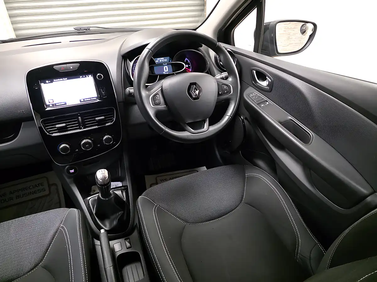Used 2017 Renault Clio Dynamique Nav Diamond Black - Interior and Exterior details 6