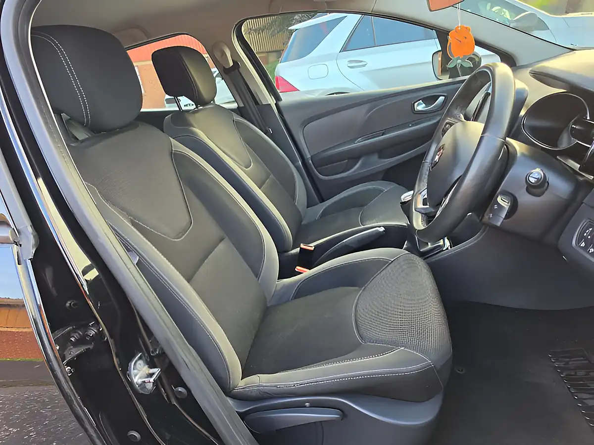 Used 2017 Renault Clio Dynamique Nav Eco Black - Interior and Exterior details 11
